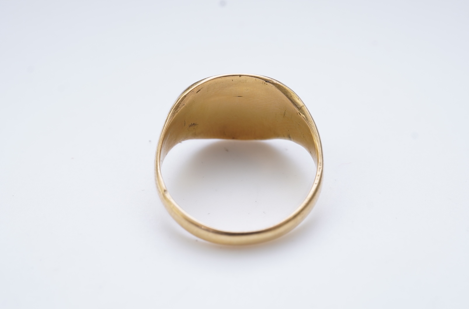 A rare Elizabethan gold signet ring, England, late 16th century